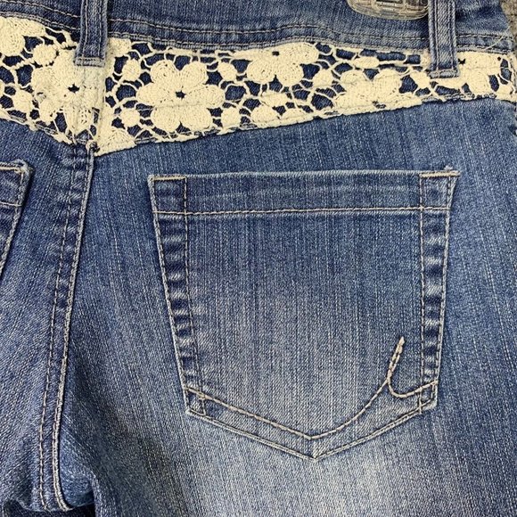 Inc Denim Regular Fit Shorts Women Size 0 Raw Hem Distressed Crochet Lace Detail - Picture 4 of 8